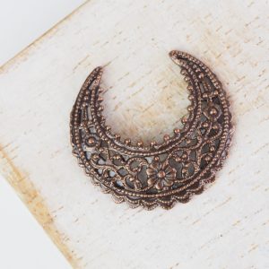 Antique copper filigree small crescent 22x24 mm x 1 pc