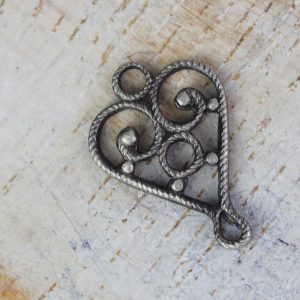 Patina silver filigree heart connector 10x15 mm x 1 pc