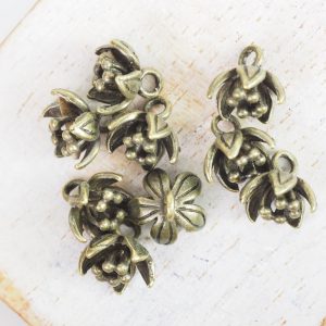 9x8 mm charm flower antique bronze x 1 pc(s)