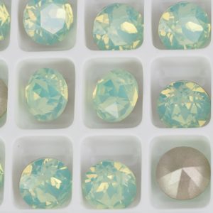 8 mm Preciosa crystal chaton Chrysolite Opal x 1 pc(s)