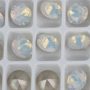 8 mm Preciosa crystal chaton White Opal x 1 pc(s)