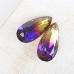 10x20 mm teardrop glass cabochon Passionfruit Rainbow x 1 pc(s)