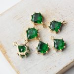 11x8 mm teardrop glass pendant drop in metal setting Icicle Grass Green x 1 pc(s)