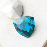 17 mm trillion triangle glass cabochon Green Zircon x 1 pc(s)