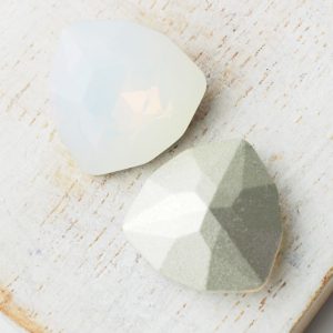 17 mm trillion triangle glass cabochon White Opal x 1 pc(s)