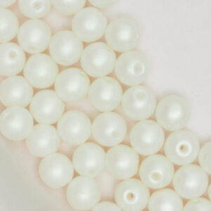 4 mm round glass pearls Powdery - Ivory x 60 pc(s)
