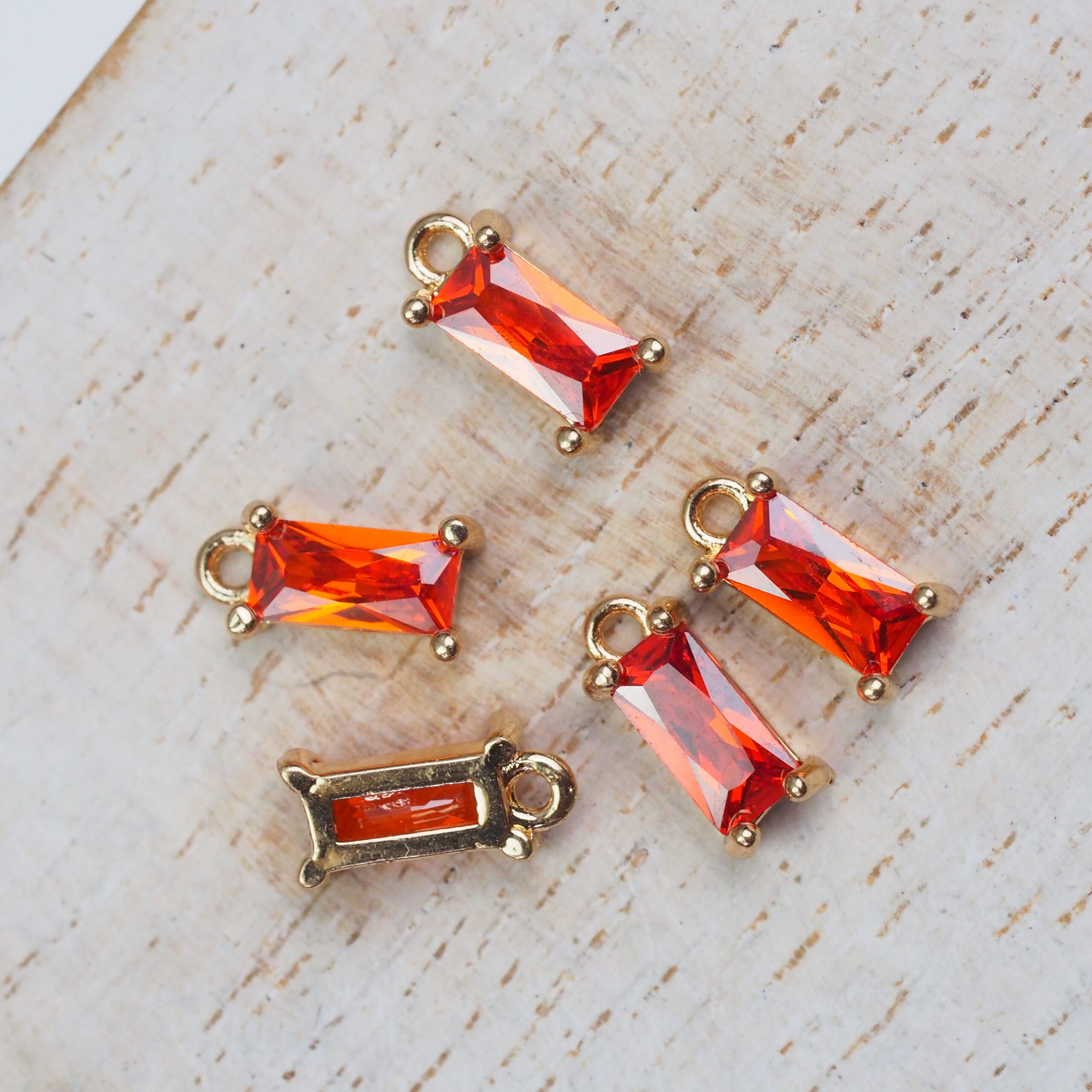 4x8.5 mm rectangle glass drops in metal settings