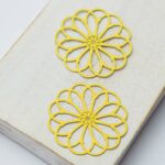 28 mm filigree Little Flower Deep Yellow x 4 pc(s)