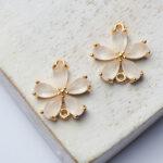 11x13 mm flower connector  Misty White x 2 pc(s)