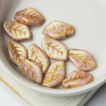 9x14 mm Leaf 03000/15695 Chalk White Lila Gold Luster x 10 pc(s)