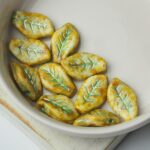 9x14 mm Leaf 03000/96830 Chalk White x 10 pc(s)