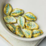 9x14 mm Leaf 03000/96831 Chalk White x 10 pc(s)