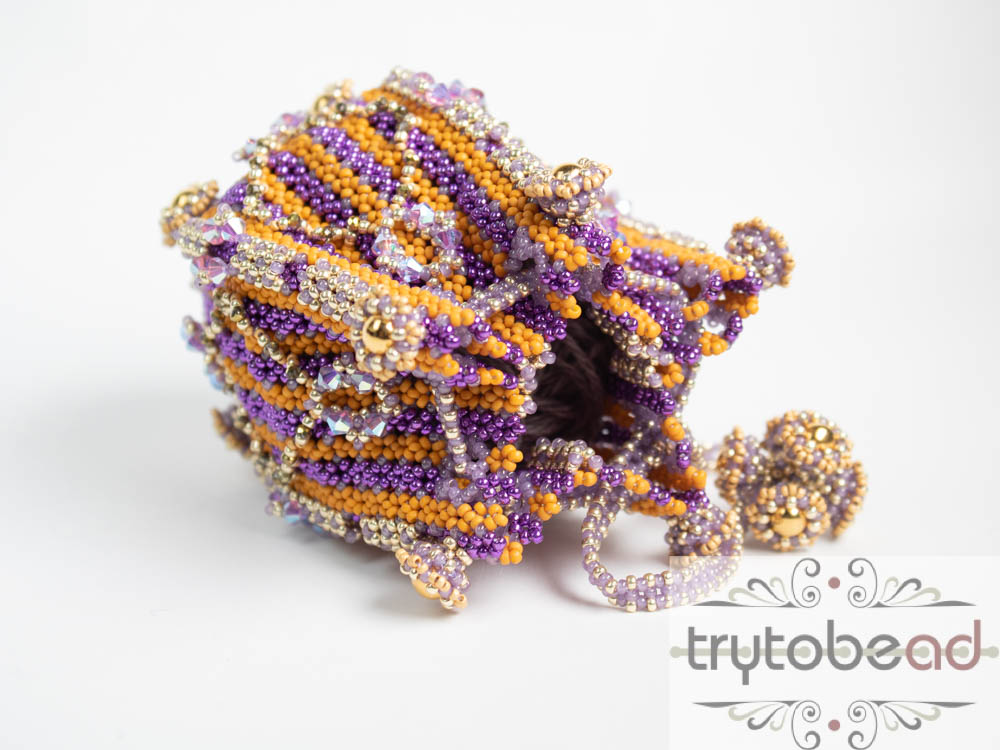 Sabine Lippert's Beadwork Evolution: New Techniques Using Peyote Stitch and  Right Angle Weave (Lark Jewelry & Beading Bead Inspirations) - Lippert,  Sabine: 9781454708247 - AbeBooks