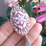 VAJCO pendant beading tutorial by Veronika Královičová