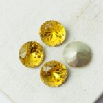 10 mm round glass cabochon with lotus flower Light Topaz x 4 pc(s)