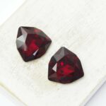 17 mm trillion triangle glass cabochon Red Siam x 2 pc(s)
