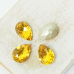 10x14 mm Pear glass cabochon Light Topaz x 4 pc(s)