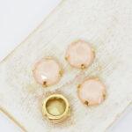 12 mm round glass cabochon Light Juicy Peach with gold-colored claw x 4 pc(s)
