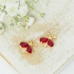 11x12 mm Sweet Bee glass drop in gold setting Light Siam x 2 pc(s)