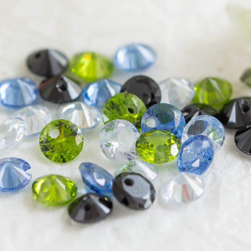 2x4 mm round Cubic Zirconia charms