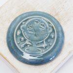 36 mm Explorer Beadingschool Art Cabochon Steel blue on light clay x 1 pc(s)