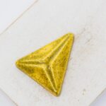 24x30 mm Elongated Triangle Beadingschool Art Cabochon Naples Ochre on light clay x 1 pc(s)