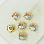 8 mm round glass cabochon Blue Lagoon AB with gold-colored claw x 6 pc(s)