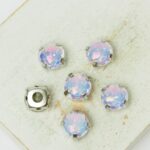 8 mm round glass cabochon Violet Opal AB with silver-colored claw x 6 pc(s)