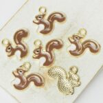 16x18 mm Squirrel-Foxy’s friend Cedar Charm Gold-colored x 6 pc(s)