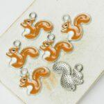 16x18 mm Squirrel-Foxy’s friend Peanut Charm Silver-colored x 6 pc(s)