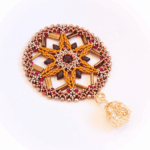 CINNAMON STAR pendant beading tutorial by Laura Embrey
