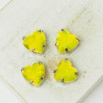 10 mm Heart glass cabochon Lime Opal AB with silver-colored claw x 4 pc(s)