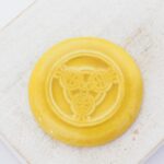 31 mm The Triquetra Beadingschool Art Cabochon Tuscan Yellow on light clay x 1 pc(s)