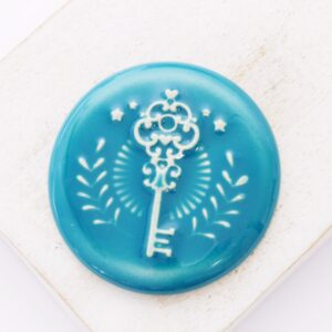 36 mm Key Beadingschool Art Cabochon Pacific Blue on light clay x 1 pc(s)