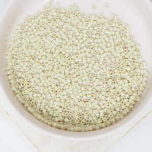 11/0 Miyuki Delica 388 Matte Opaque Bone x 5 g