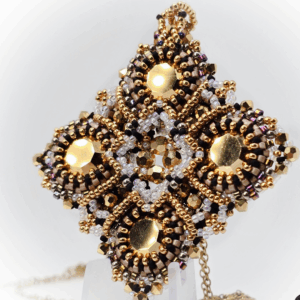 NOELLE pendant tutorial by Ruxandra Puscas