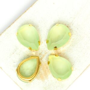 13x18 mm drop glass cabochon Peridot Opal with Gold-colored claw x 4 pc(s)
