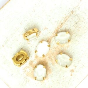 6x8 mm oval glass cabochon Frozen Matt White with gold-colored claw x 6 pc(s)