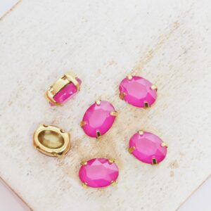 6x8 mm oval glass cabochon Fuchsia Matt with gold-colored claw x 6 pc(s)