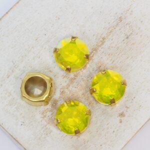 10 mm round glass cabochon Lime Opal AB with gold-colored claw x 4 pc(s)
