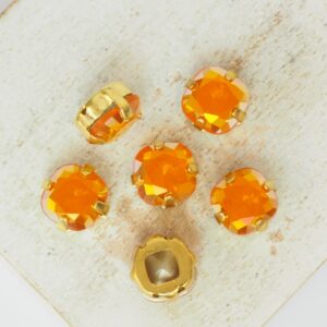 8.5x8.5 mm square glass cabochon Copper Opal with gold-colored claw x 6 pc(s)