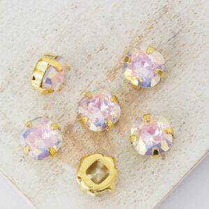 8.5x8.5 mm square glass cabochon Rose Opal AB with gold-colored claw x 6 pc(s)