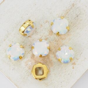 8.5x8.5 mm square glass cabochon White Opal AB with gold-colored claw x 6 pc(s)