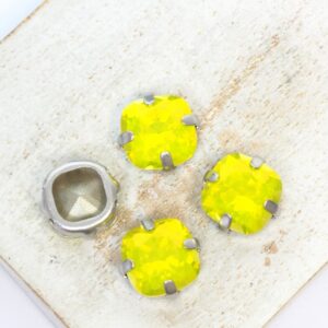 11x11 mm square glass cabochon Lime Opal AB with silver-colored claw x 4 pc(s)