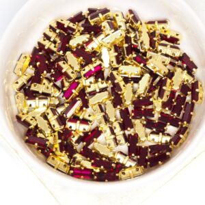 3x7 mm Preciosa Fancy Baguette Siam with Gold-colored claw x 10 pc(s)