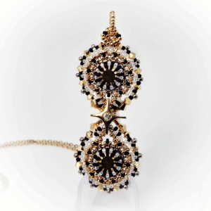 LUCKY EIGHT pendant tutorial by Ruxandra Puscas