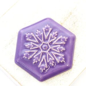 31x35 mm Hexagon Snowflake Beadingschool Art Cabochon Mauve on light clay x 1 pc(s)