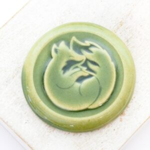 36 mm Slumbering Fox Round Beadingschool Art Cabochon Moss Green on light clay x 1 pc(s)