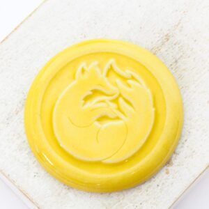 36 mm Slumbering Fox Round Beadingschool Art Cabochon Tuscan Yellow on light clay x 1 pc(s)