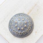 26 mm Small Round Klimt Floral Triad Beadingschool Art Cabochon Silk Ash on light clay x 1 pc(s)